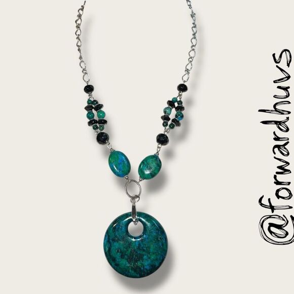 18” Artificially Colored Stone Pendant - Picture 3 of 12